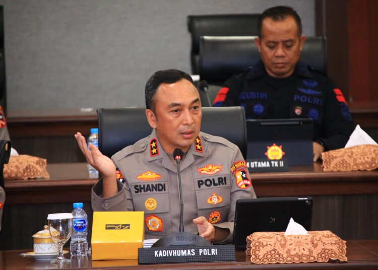 Kapolri Berikan Pelayanan Kesehatan Gratis Bagi Ribuan Orang Hari Ini