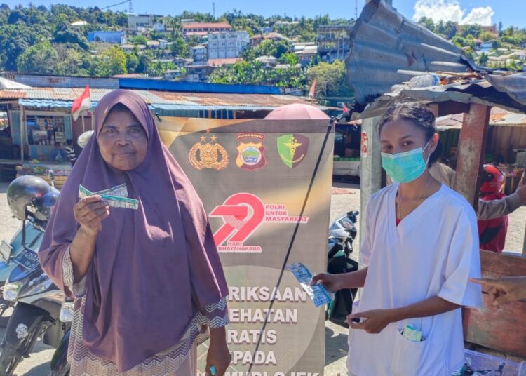 Polres Fakfak Gelar Bhakti Kesehatan Serentak, Puluhan Pengemudi Ojek Dapat Pemeriksaan Gratis