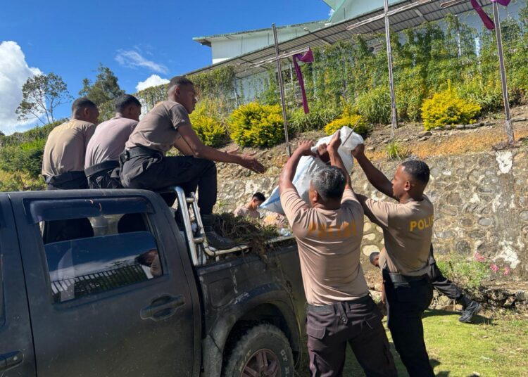 Sambut Hari Bhayangkara Ke-79, Polres Tolikara Polda Papua Gelar Bakti Sosial Di 3 Lokasi Tempat Ibadah