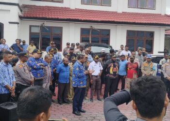 Kedepankan Pendekatan Humanis, Polres Waropen Polda Papua Amankan Aksi Damai Masyarakat Kirihi Walai