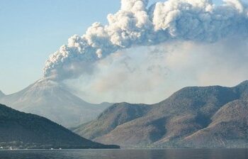Gunung Lewotobi Laki-laki Erupsi, Polda NTT Imbau Masyarakat Tingkatkan Kewaspadaan