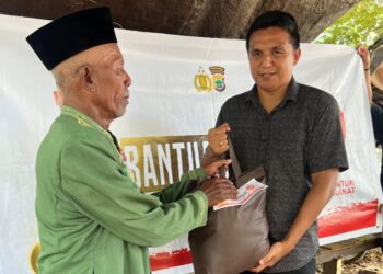Jelang Hari Bhayangkara Ke-79, Polres Kaimana Bagikan Bantuan Sosial Kepada Masyarakat
