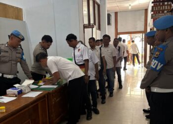 Deteksi Dini Narkoba, Polda Papua Gelar Pemeriksaan Urine Personel di Lingkungan Mako Lama
