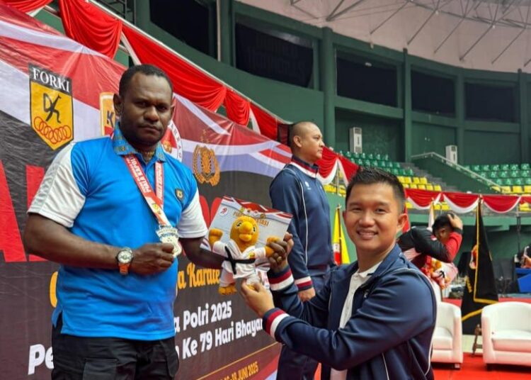 Personel Sat Brimob Polda Papua Raih Medali Perak di Kejuaraan Karate Kapolri Cup 2025