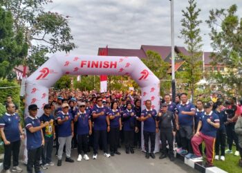 Ribuan Masyarakat dan Ratusan Hadiah Semarakkan Jalan Sehat dan Sepeda Santai Hari Bhayangkara ke -79 di Polda Kalteng