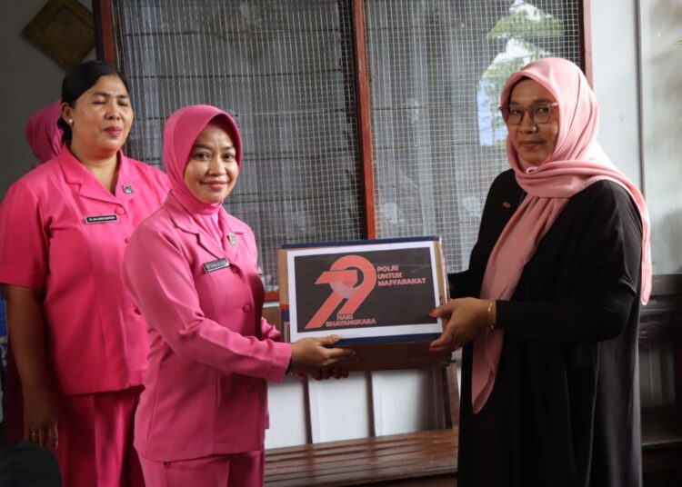 Bakti Sosial Polres Asmat Polda Papua Bersama Purnawirawan Dan Warakawuri Polri