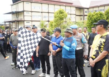 Polda Papua Barat Gelar Jalan Santai Sambut Hari Bhayangkara ke-79