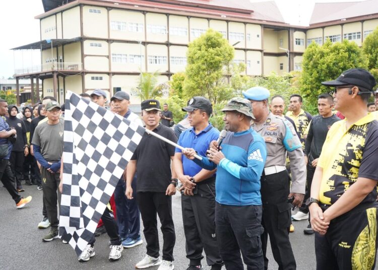 Polda Papua Barat Gelar Jalan Santai Sambut Hari Bhayangkara ke-79