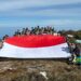 Tim Ekspedisi Hari Bhayangkara Bentangkan Bendera Merah Putih di Puncak Gunung Leuser