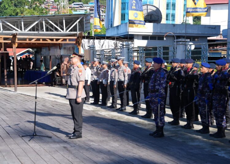 Wakapolda Papua Pimpin Upacara Tabur Bunga di Laut dalam Rangka Hari Bhayangkara ke-79