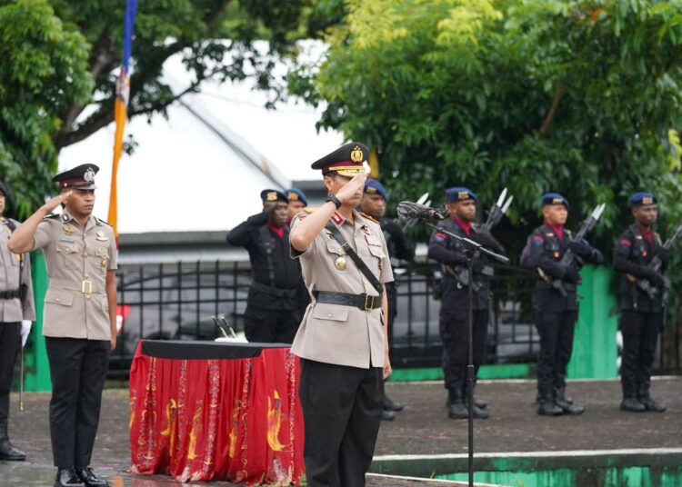 Jelang Hari Bhayangkara Ke-79 Polda Papua Barat Laksanakan Ziarah dan Tabur Bunga di TMP Manokwari