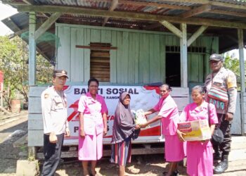 Sambut Hari Bhayangkara ke-79, Polsek Pantai Timur Salurkan Bantuan ke Warga di Empat Kampung