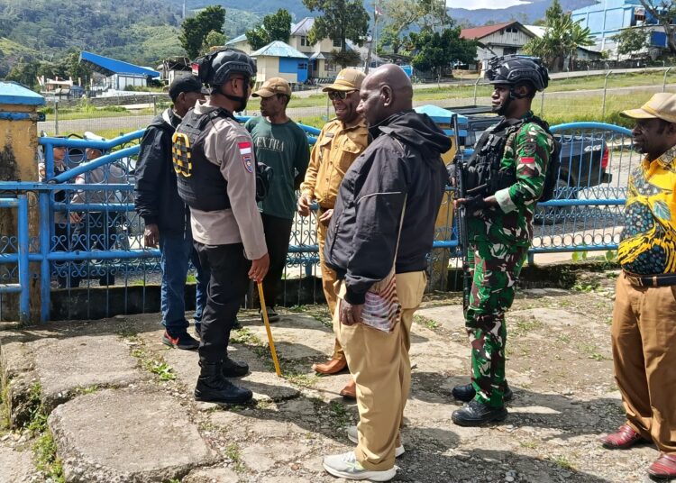 Jelang Hari Bhayangkara ke-79, Polri dan TNI Bersinergi Jaga Kamtibmas di Kota Karubaga