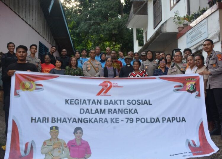 Kabid Humas Polda Papua Gelar Bakti Sosial dan Religi di Gereja GKI Immanuel APO