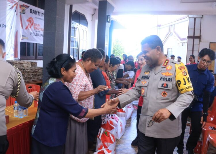 Polda Papua Gelar Bakti Sosial di Dua Lokasi Sambut Hari Bhayangkara ke-79, Kapolda Papua: “Makna Hari Bhayangkara Harus Dirasakan oleh Semua Masyarakat”