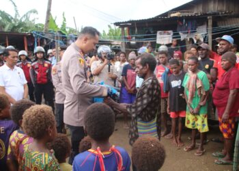 Dalam Rangka Hari Bhayangkara Ke-79, Kapolres Merauke Pimpin “Patroli Kasih”