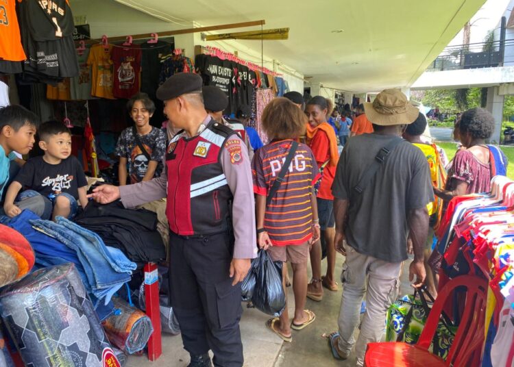 Unit Satwa K-9 Ditsamapta Polda Papua Laksanakan Patroli Keamanan dan Perawatan Satwa di Wilayah Perbatasan RI-PNG