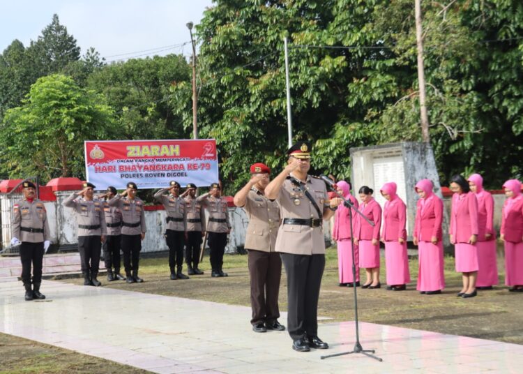 Polres Boven Digoel Gelar Upacara Ziarah Rombongan di TMP Mandobo dalam Rangka HUT Bhayangkara ke-79