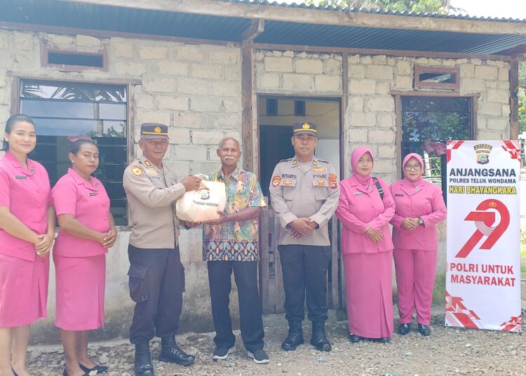 Sambut Hari Bhayangkara ke 79, Polres Teluk Wondama laksanakan Anjangsana kepada Purnawirawan dan Warakauri