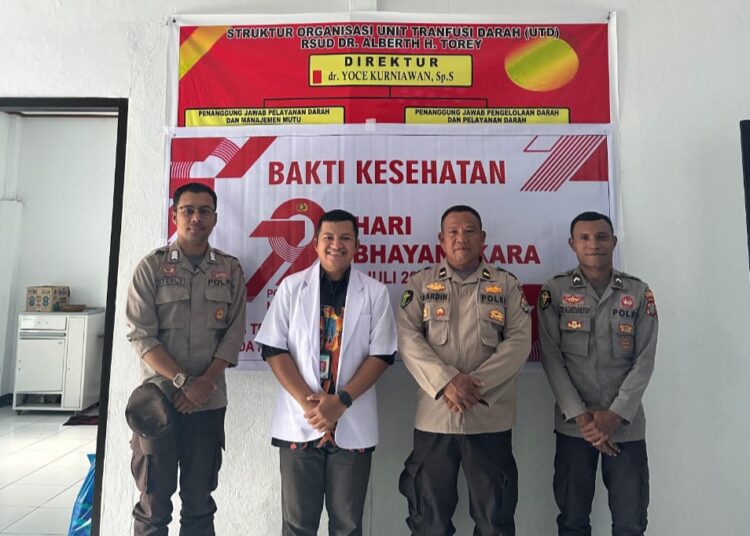 Polres Teluk Wondama laksanakan bakti kesehatan sambut hari Bhayangkara ke 79 tahun 2025
