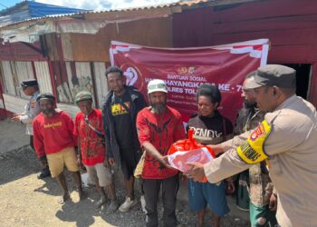 Sat Binmas Polres Tolikara Salurkan 25 Paket Sembako kepada Warga, Wujud Kepedulian Menyambut Hari Bhayangkara ke-79