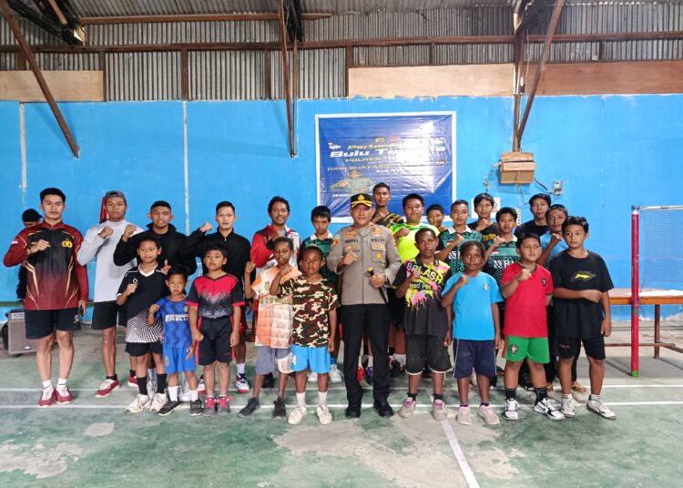 Kapolres Tolikara Buka Turnamen Badminton dalam Rangka Hari Bhayangkara ke-79