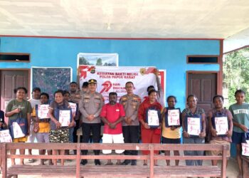 Biro SDM Polda Papua Barat Gelar Bakti Religi di Kampung Cunggrek Sambut Hari Bhayangkara ke-79