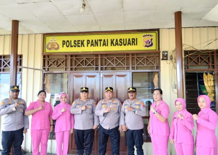 Tali Asih Kapolres Asmat Bersama Masyarakat Kampung Kamur