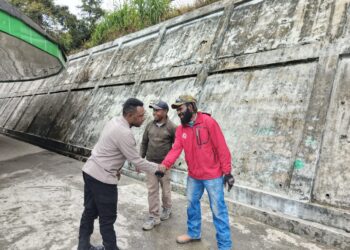Laksanakan Patroli, Polri Jaga Kamtibmas Menjelang Hari Bhayangkara Ke – 79 di Tolikara