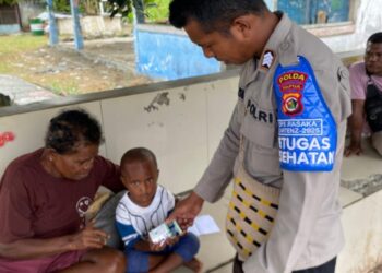 Satgas Keladi Sagu Polres Jayapura Laksanakan Pelayanan Kesehatan di Pelabuhan Yahim Sentani
