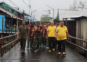 Polres Asmat Tingkatkan Sinergitas Lewat Fun Walk Bersama Instansi Pemerintah dan TNI