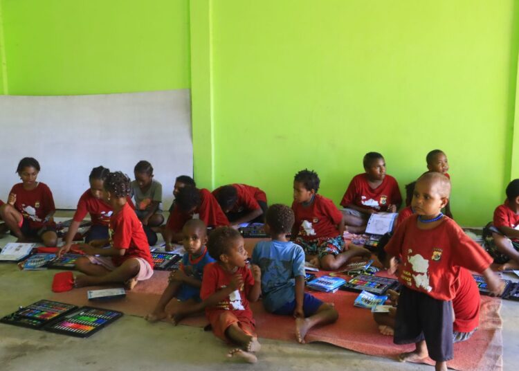 Subsatgas Si-Ipar Dorong Kreativitas Anak-Anak di Kabupaten Yalimo Lewat Kegiatan Menggambar dan Melukis