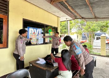 Subsatgas SI-IPAR Polres Jayawijaya Edukasi Anak-anak dalam Rangka Operasi Rasaka Cartenz 2025