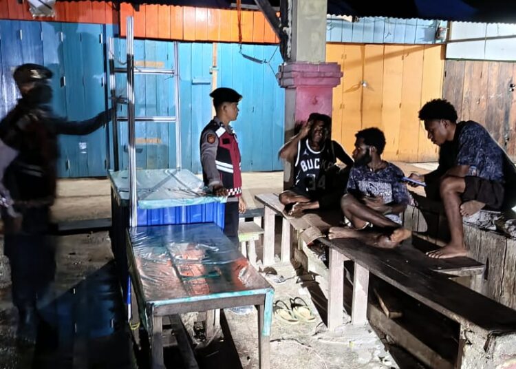 Polres Sarmi Gelar Patroli Dialogis Jelang Hari Bhayangkara ke-79, Wujudkan Kamtibmas yang Kondusif