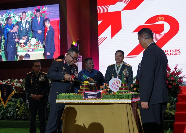 Polda Papua Barat Gelar Upacara Hari Bhayangkara ke-79 dengan Upacara dan Syukuran Penuh Kebersamaan