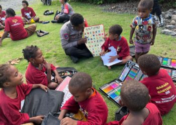 Satgas Si-Ipar Ops Rasaka Cartenz 2025 Gelar Kegiatan Pembelajaran untuk Mama-Mama dan Anak-Anak di Kampung Doyo Baru