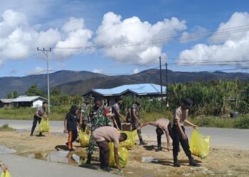 Sinergitas TNI-POLRI Serta Pemda Melaksanakan Kerja Bakti Bersama Di Wilayah Kabupaten Pegunungan Arfak
