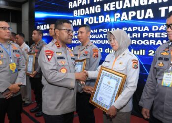 Penda I Sunarti Basri Terima Penghargaan atas Dedikasi Pengelolaan Keuangan, Satker Bidhumas Raih KPPN Awards 2024