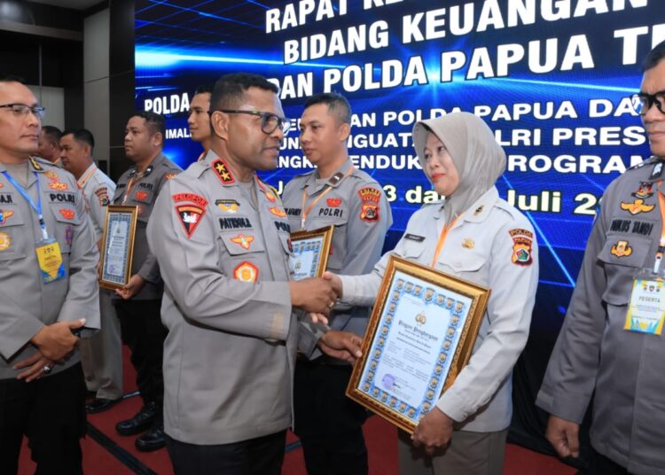 Penda I Sunarti Basri Terima Penghargaan atas Dedikasi Pengelolaan Keuangan, Satker Bidhumas Raih KPPN Awards 2024