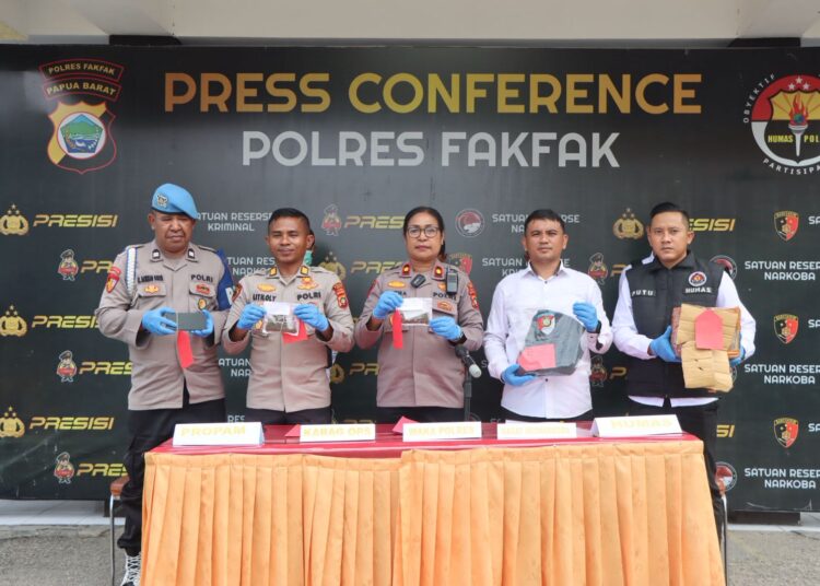 Press Conference Pengungkapan Kasus Tindak Pidana Narkotika Oleh Satresnarkoba Polres Fakfak
