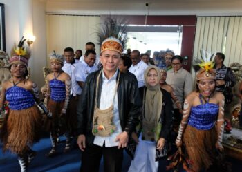 Wakapolda Papua Sambut Kedatangan Pj. Gubernur Papua di Bandara Sentani