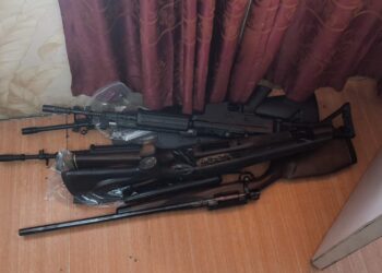 Polda Papua Barat Serahkan Dua Tersangka dan Barang Bukti Kasus Kepemilikan Senjata Api Ilegal ke Kejaksaan Negeri Manokwari