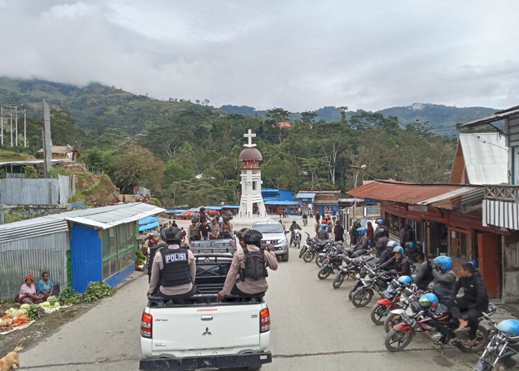 Patroli Regu Siaga Polres Tolikara Gandeng Sopir Lajuran, Ciptakan Situasi Aman dan Kondusif di Kota Karubaga