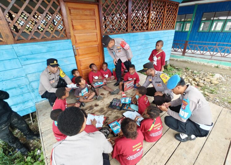 Dukung Ketahanan Pangan, Polsek Senggi dan Kelompok Tani ‘Satu Hati’ Gelar Panen Jagung dan Penanaman Padi di Keerom