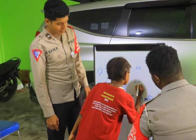 Subsatgas Si-Ipar Dorong Semangat Belajar Anak-anak di Yalimo, Ajarkan Membaca dan Berhitung Cepat