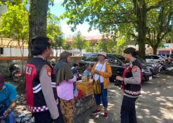 Tim Anggrek Hitam Polwan Ditsamapta Polda Papua Gelar Patroli Dialogis di Jayapura Utara