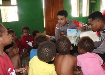 Hadirkan Semangat Belajar Satgas Si Ipar Polres Yahukimo Kembali Melakukan Kelas Ceria