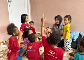 Operasi Rasaka Cartenz Rutin Mengajar, Hadirkan Ilmu bagi Anak-Anak Putus Sekolah