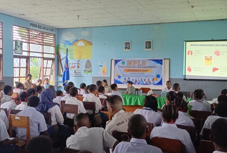 Satuan Resnarkoba Polres Sarmi Gelar Sosialisasi Bahaya Narkoba kepada Peserta Didik Baru SMP YPK Ebenhaezer