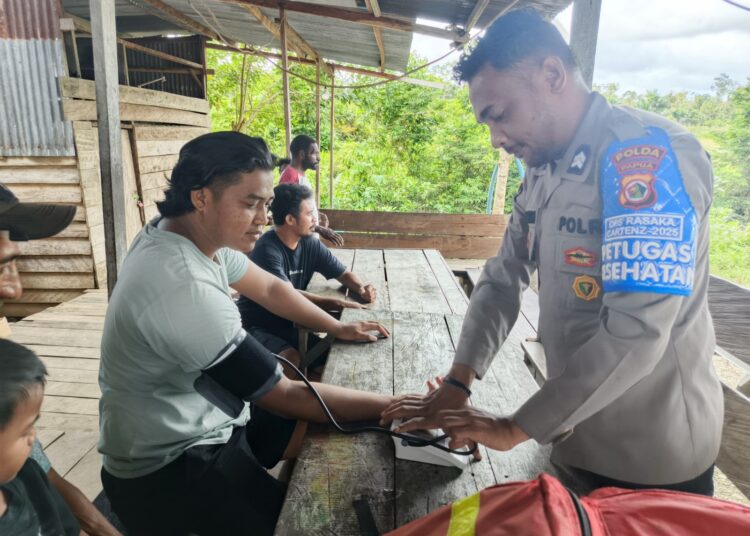 Satgas Keladi Sagu Polres Yahukimo Hadirkan Pelayanan Kesehatan